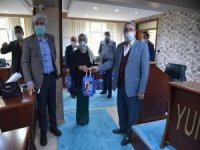 Yunusemre’den Muhtarlara Maske Dağıtımı