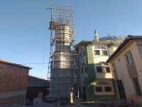 Depremde Hasar Gören Alifakı Camii’nin Minaresi Yenileniyor