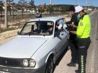 Polis Maske Dağıttı Sosyal Mesafe Uyarısında Bulundu