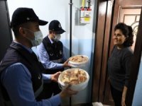 Büyükşehir Ekiplerine Sokağa Çıkma Kısıtlamasında Pasta Sürprizi