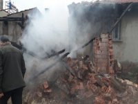 Afyonkarahisar’da Bir Evde Çıkan Yangın Mahalle Halkını Korkuttu