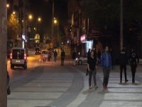 Denizli’de Sokağa Çıkma Kısıtlamasının Sona Ermesiyle Vatandaşlar Caddelere Akın Etti