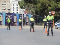 Düzeltme: İzmir’de Sokağa Çıkma Kısıtlamalarına Uymayan Bin 467 Kişiye 2 Milyon 918 Bin Lira Ceza Kesildi