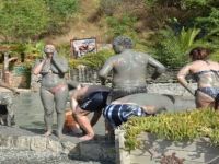 Yelkenciler Yarışın Yorgunluğunu Çamur Banyosu İle Attı