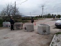 Tavşanlı’ya Kaçak Girişleri Önlemek İçin Mahalle Girişi Kapatıldı