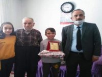 Torununun Hediyesi 95 Yaşındaki Dedesine Verildi