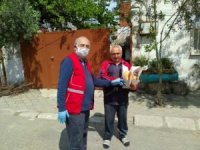 Kızılay Kapı Kapı Ekmek Dağıttı