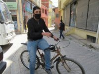 Bisikletini Motosiklete Çevirdi, Toplu Taşıma Araçlarına Binmekten Kurtuldu