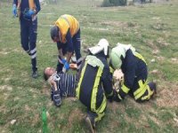 Devrilen Traktörün Altında Kalan Sürücü Yaralandı