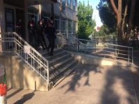 Uyuşturucudan Tutuklanan Ağabeyine "Sen Ne Yaptın Bizim Oğlan" Diye Seslendi