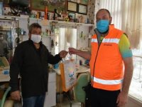 Çiğli’de Berber Ve Kuaförlere Hijyen Setleri Dağıtılmaya Başlandı