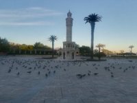 İzmir’de Cadde Ve Meydanlar Boş Kaldı