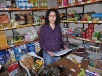 Buldan’daki Bakkal, Hayırseverlerin Uğrak Yeri Haline Geldi