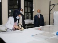 Müdür Başyiğit, Tek Kullanımlık Tulum Üretimini İnceledi
