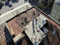 Kısıtlamada Çatıdan Uçurtma Uçurarak Çocukluğuna Geri Döndü