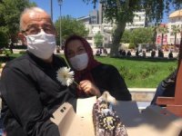 Yaşlı Vatandaş 71. Yaş Gününü Sokakta Kutladı