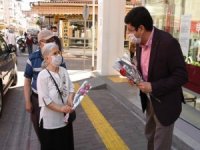 Başkan Özcan, Anneler Günü’nde Çiçek Dağıttı