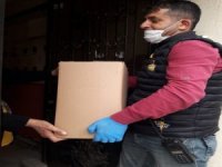 Polisten İhtiyaç Sahibi Vatandaşlara Gıda Yardımı