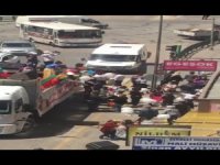 Ücretsiz Balon İzdihama Neden Oldu, Sosyal Mesafe Unutuldu