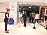 Vali Deniz, Alışveriş Merkezinde İncelemelerde Bulundu