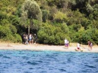 Saklı Koyda Gizi Saklı Denize Girdiler