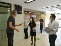 Çiğli Belediyesinden Esnaf Ve Banka Çalışanlarına Siperlik