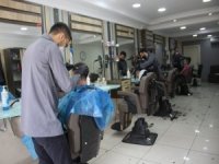 Virüs Testi Negatif Çıkan Kuaför Esnafı Faaliyetlerini Sürdürüyor