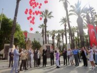 Gençler Kutlamaya Gelemeyince Ay Yıldızlı Balon Uçurdular