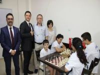 Turkuazlı Satranç Sporcularına Büyük Destek