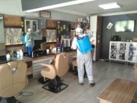 Yunusemre’de Kuaför Ve Berberler Dezenfekte Ediliyor