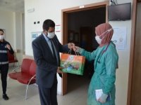 Demirci’de Sağlıkçılara Bayram Hediyesi