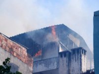 Oturduğu Evi Yaktı, Sonra Kaçtı