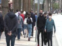 4 Günlük Kısıtlama Sonrası Vatandaşlar Cadde Ve Sokaklara Akın Etti