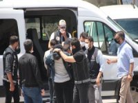 Sosyal Medya’ya Yükledikleri Video Başlarını Yaktı