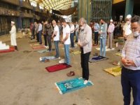 Aydın’daki 803 Camide Sosyal Mesafeyle İlk Cuma Namazı Kılındı