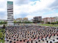 Uşak’ta 74 Gün Aradan Sonra Sosyal Mesafeli Namaz Kılındı