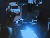 İzmir’de Yüzü Maskeli 4 Şahsın Telefon Mağazası Soygunu Kamerada