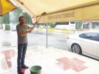 Uyanık Esnaf Sağanak Yağmuru Fırsata Çevirdi