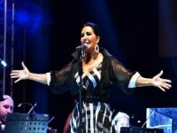 Nükhet Duru İzmirliler İçin Söyledi