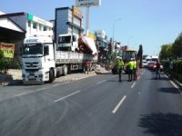 Üst Geçidin Yüksekliğini Hesaplayamadı, Trafiği Felç Etti