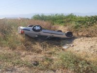 Kontrolden Çıkan Otomobil Tarlaya Uçtu: 2 Yaralı