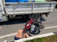 Motosiklet Kamyonetin Altına Girdi: 2 Yaralı