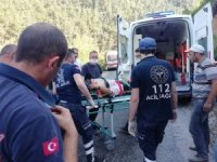 Köprüden Geçmeye Çalışan Traktör Dereye Devrildi: 1 Ölü, 1 Yaralı