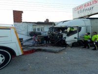 Tır Kavun Tezgahına Girdi 1 Ölü