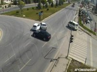 Kameralara Yansıyan Kazalarda Araçlar Adeta Çarpışan Oto Gibi Birbirlerine Girdi