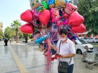 Çocuklara Hem Mutluluk Dağıtıyor Hem De Örnek Oluyor