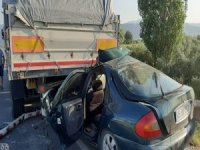 Otomobil Tıra Ok Gibi Saplandı, Oğul Öldü Anne Ağır Yaralandı