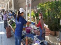 Büyükşehir, Pazar Yerlerinde Maske Ve Dezenfektan Dağıtımını Sürdürüyor