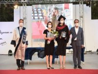 Boynuz Kulağı Geçti, Babasının Da Mezun Olduğu Tıp Fakültesini Birincilikle Bitirdi