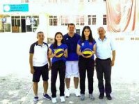 Salihli, Voleybol Lisesine 2 Öğrenci Gönderdi